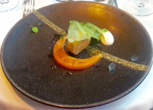 foir gras mi-cuit melon poché au carvi noir, livèche, sureau, les toquées