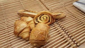 assortiment baguettes et viennoiseries rue du croissant - livraison petit dejeuner lille - chicon choc blog de bonnes adresses lille.