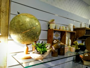 Mappemonde d'époque philhomene brocante et décoration lille