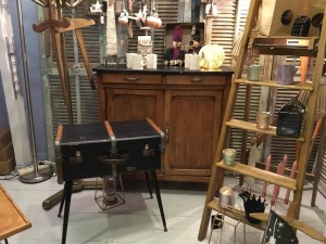 comment transformer et recycler une valise ancienne en table basse